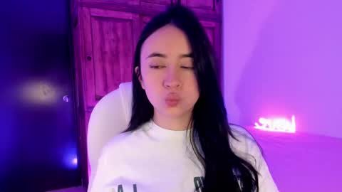 Snapshot of alicee_2 chatting on 02/12/25, 08:07 Aliceee .. 97YP9VWGZHrefnav wishlist lists 1 online show from 02/12/25, 08:07