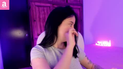 Snapshot of alicee_2 chatting on 02/19/25, 08:10 Aliceee .. 97YP9VWGZHrefnav wishlist lists 1 online show from 02/19/25, 08:10