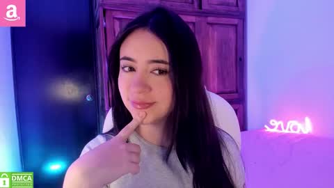 Snapshot of alicee_2 chatting on 10/06/25, 10:34 Aliceee .. 97YP9VWGZHrefnav wishlist lists 1 online show from 10/06/25, 10:34