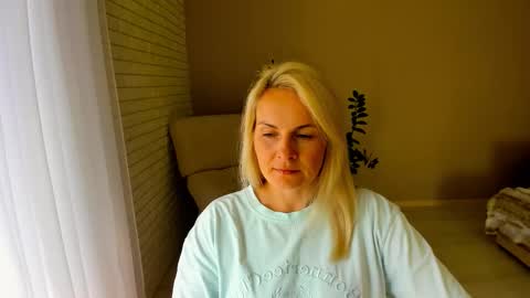 Alicee online show from 09/22/25, 09:22