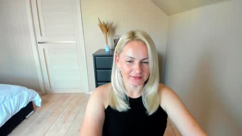 Alicee online show from 10/15/25, 10:04