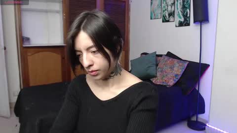 alicee_logan_ online show from 10/02/25, 01:56
