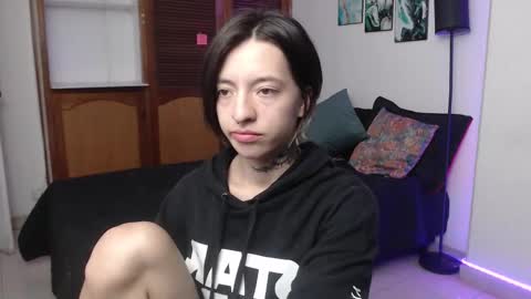 alicee_logan_ online show from 10/18/25, 01:52