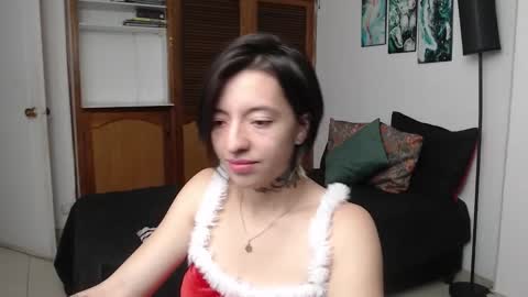alicee_logan_ online show from 12/21/25, 02:30