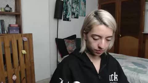 alicee_logan_ online show from 03/25/26, 02:28