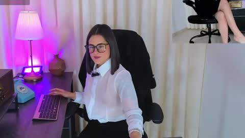 Aleja  online show from 04/18/26, 12:09