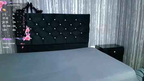 alicee_moonn online show from 10/22/25, 07:13