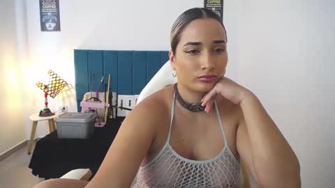 Snapshot of alicee_wild_ chatting on 10/03/25, 09:34 Alicia 1000 PM - 600 AM COLOMBIAN TIME online show from 10/03/25, 09:34