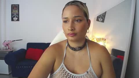 Snapshot of alicee_wild_ chatting on 12/17/25, 10:05 Alicia 1000 PM - 600 AM COLOMBIAN TIME online show from 12/17/25, 10:05