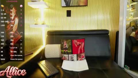 Snapshot of aliceglamour chatting on 02/07/26, 08:23 Allice online show from 02/07/26, 08:23