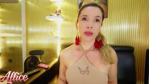 Snapshot of aliceglamour chatting on 02/14/26, 07:10 Allice online show from 02/14/26, 07:10