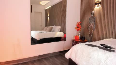 Alice  online show from 10/24/25, 04:20