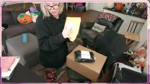 Alice Liddell online show from 11/03/25, 07:15