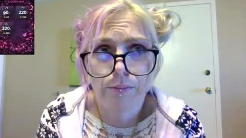 Snapshot of aliceliddell710 chatting on 06/24/26, 12:20 Alice Liddell online show from 06/24/26, 12:20