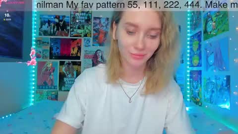 Snapshot of alicemilman chatting on 12/17/24, 02:22 Alice  online show from 12/17/24, 02:22