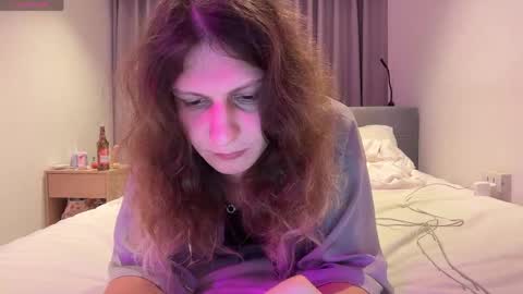 Snapshot of alicepinkhead chatting on 06/04/26, 10:54 AlicePinkhead online show from 06/04/26, 10:54