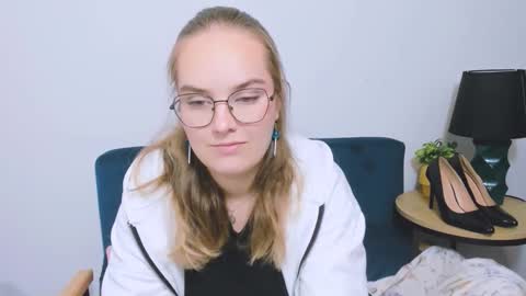 alicesensitive online show from 11/25/25, 04:29