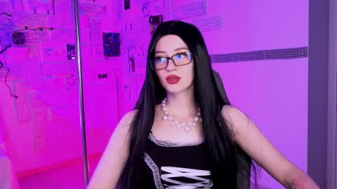 alicewelch_ online show from 09/19/25, 10:49