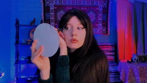 alicewelch_ online show from 10/04/25, 08:34