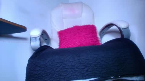 Snapshot of alicia_kyse chatting on 01/28/25, 03:04 Alicia Kyse online show from 01/28/25, 03:04