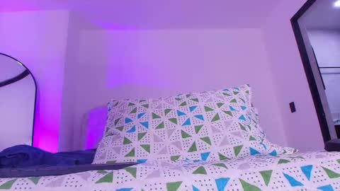 Snapshot of alicia_kyse chatting on 11/14/25, 03:05 Alicia Kyse online show from 11/14/25, 03:05