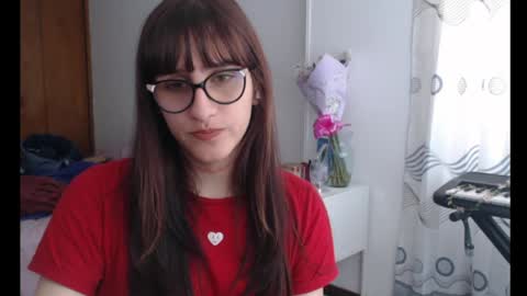 Snapshot of alicia_love29 chatting on 06/04/26, 02:45 Alice online show from 06/04/26, 02:45