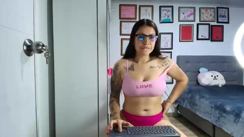 alicia_rainbow online show from 04/22/26, 03:31