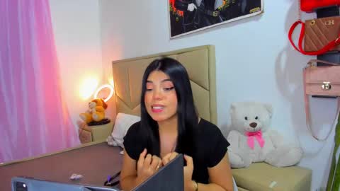 Snapshot of aliciabiden chatting on 10/12/25, 05:50 aliciabiden online show from 10/12/25, 05:50