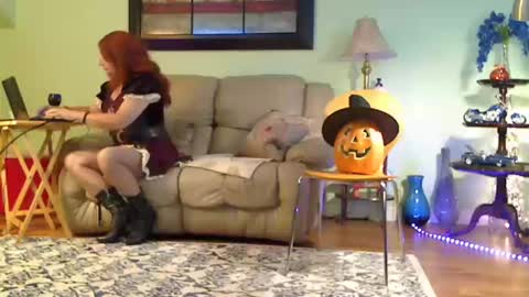 Snapshot of aliciadehart181 chatting on 10/19/25, 07:47 Alicia deHart Help me reach 1000 Followers. Its FREE online show from 10/19/25, 07:47