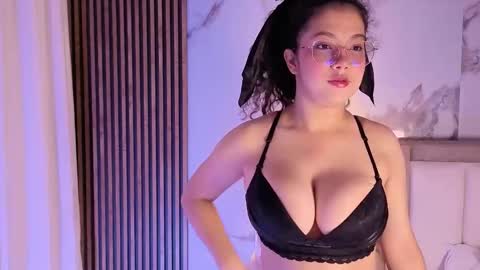 Snapshot of alicialevy chatting on 11/30/25, 11:47 LUNA online show from 11/30/25, 11:47