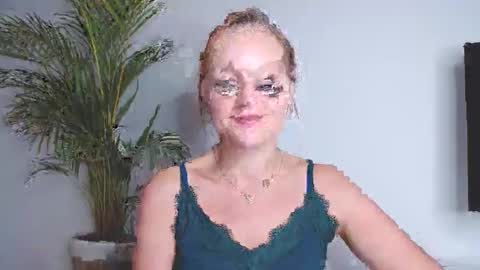 Alicia online show from 10/24/25, 07:16