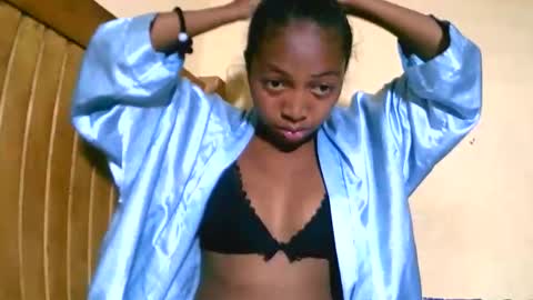 Snapshot of alicianah chatting on 09/16/25, 01:23 alicianah online show from 09/16/25, 01:23