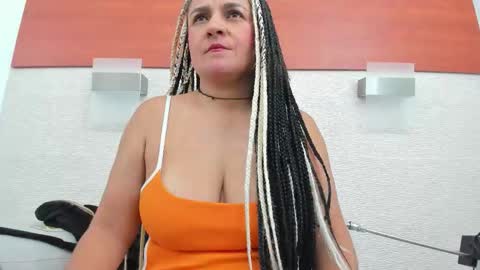 im tutti online show from 10/27/25, 02:48