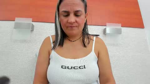 im tutti online show from 11/18/25, 02:06