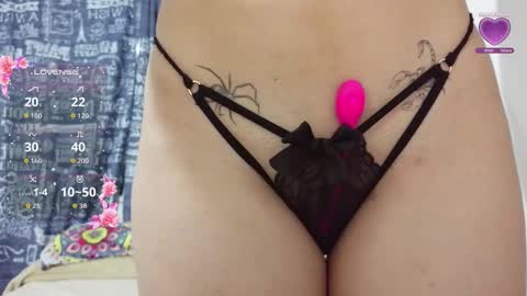 Snapshot of aliciia_23 chatting on 11/18/25, 11:59 aliciia_23 online show from 11/18/25, 11:59