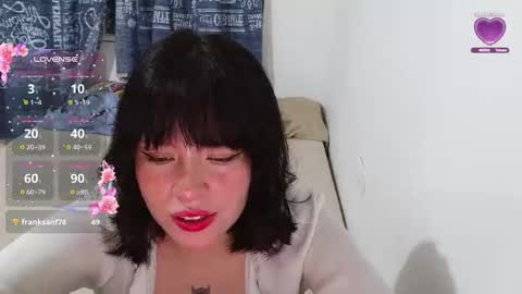 Snapshot of aliciia_23 chatting on 11/21/25, 11:25 aliciia_23 online show from 11/21/25, 11:25