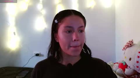 Snapshot of aliciia_23 chatting on 12/15/25, 10:03 aliciia_23 online show from 12/15/25, 10:03