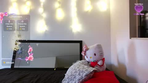 Snapshot of aliciia_23 chatting on 12/18/25, 09:54 aliciia_23 online show from 12/18/25, 09:54