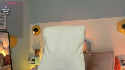 Snapshot of aliciia_miller chatting on 09/20/25, 08:32 Alicia  online show from 09/20/25, 08:32