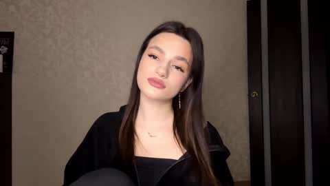 Niki online show from 03/25/26, 03:40