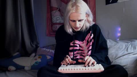 Snapshot of alien_bella chatting on 03/21/26, 09:51 Alien Bella online show from 03/21/26, 09:51