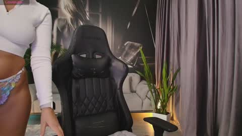 Aliessia online show from 10/15/25, 01:22