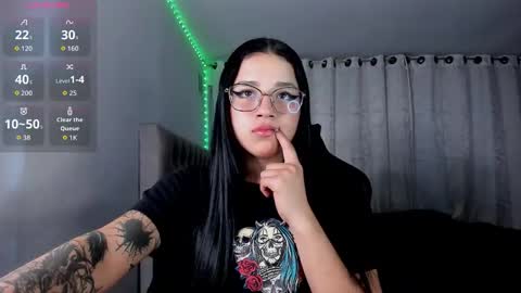 aliice_walker_ online show from 01/06/26, 10:56