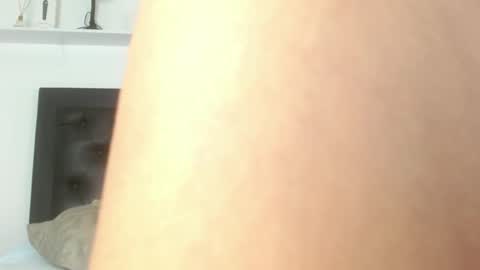 alika_jonhson_ online show from 10/04/25, 11:36