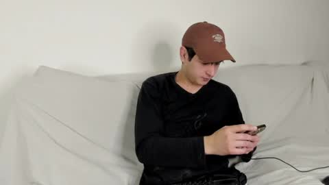 Snapshot of alikuskya chatting on 05/05/26, 01:35 Dan online show from 05/05/26, 01:35