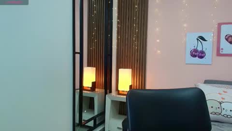 Snapshot of alina_martinelli chatting on 02/16/26, 11:28 Alina online show from 02/16/26, 11:28