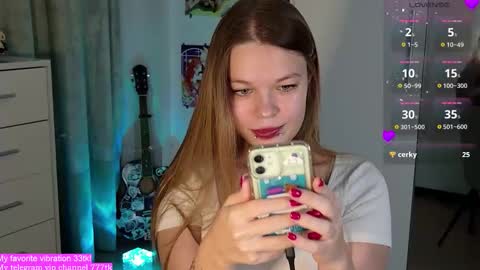 Snapshot of alinabae chatting on 09/13/25, 07:35 Alina and Ben online show from 09/13/25, 07:35