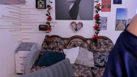 Snapshot of alinabozz1 chatting on 12/29/24, 12:30 alinabozz1 online show from 12/29/24, 12:30