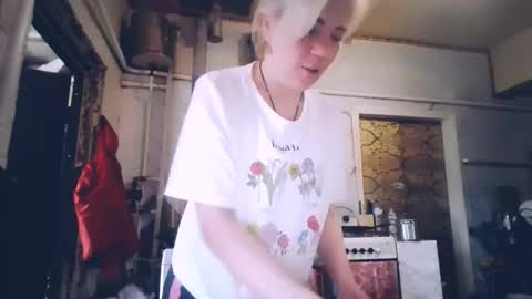 Snapshot of alinafrey_ chatting on 05/04/26, 05:14 Alina online show from 05/04/26, 05:14