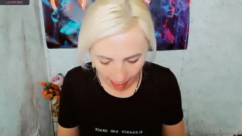 Snapshot of alinafrey_ chatting on 05/26/26, 07:59 Alina online show from 05/26/26, 07:59